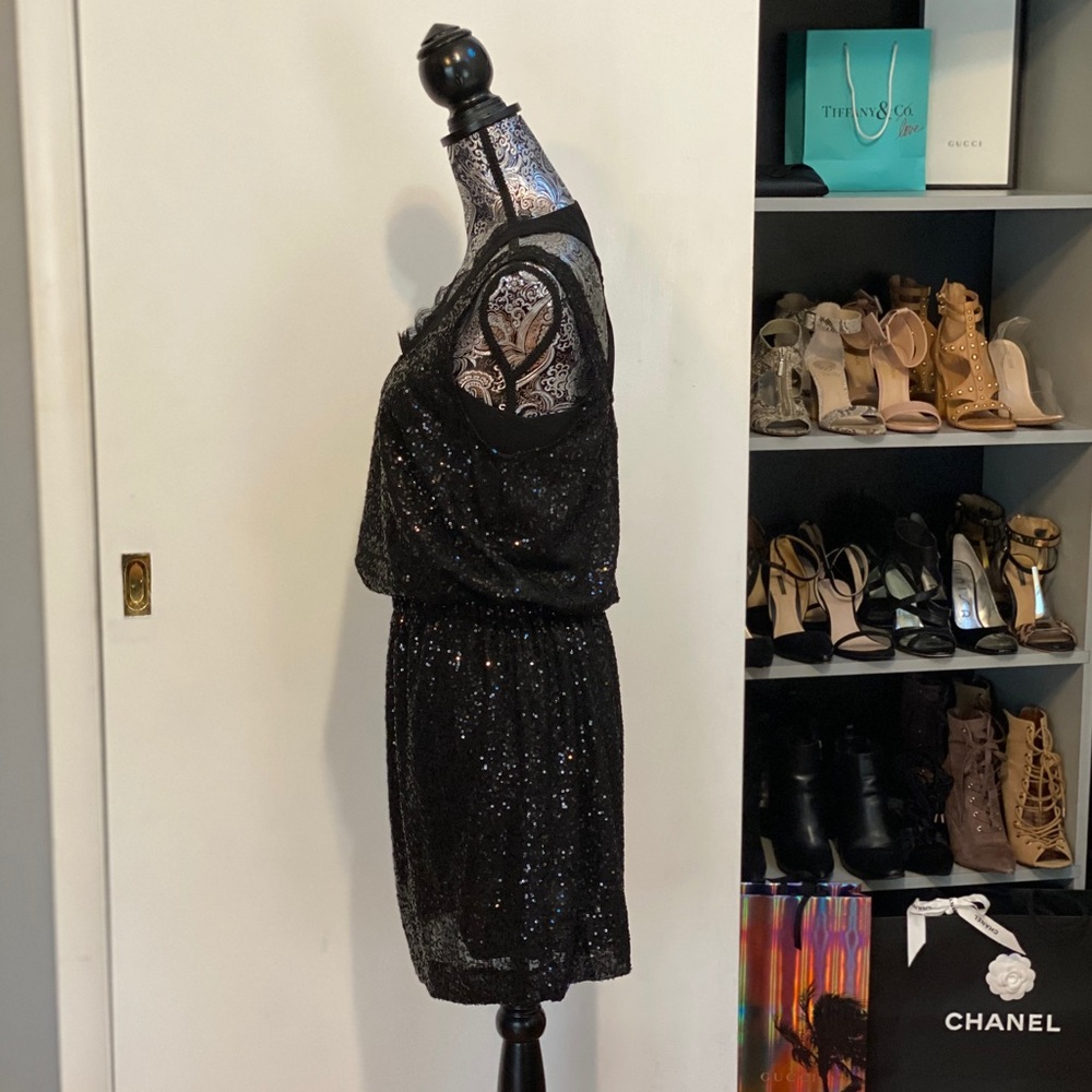 Short black sequence dress - Picture 3 of 5